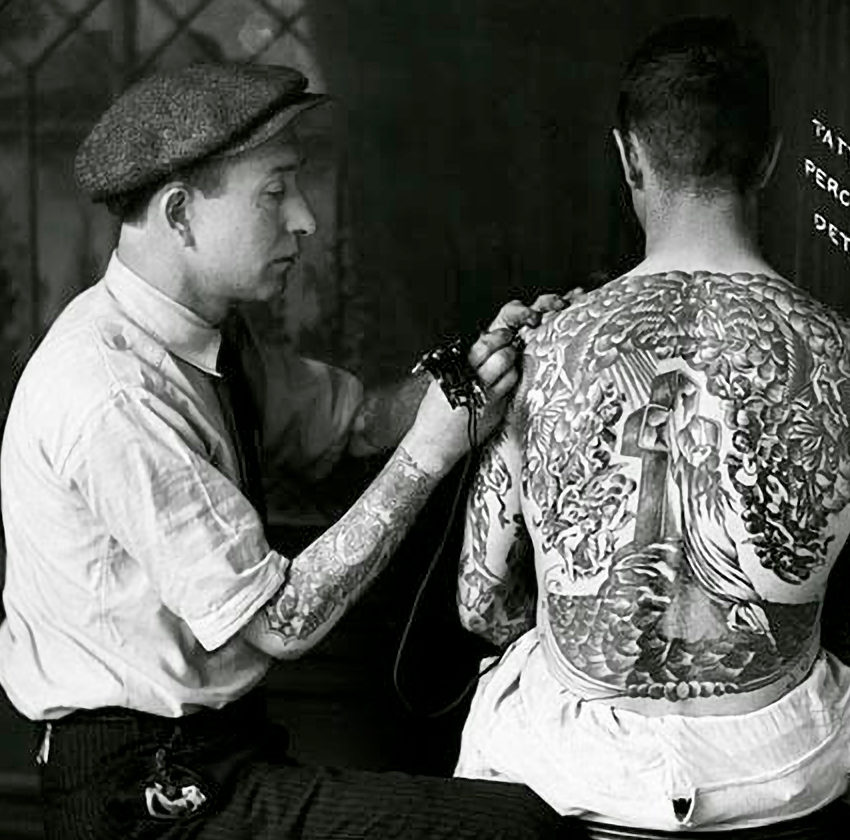 Percy Waters tätowiert Rock of Ages Backpiece