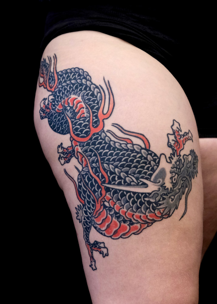 Drachen Tattoo auf Bein von Frau