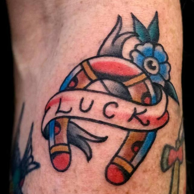 Oldschool Hufeisen Tattoo – klassisches Glückssymbol f